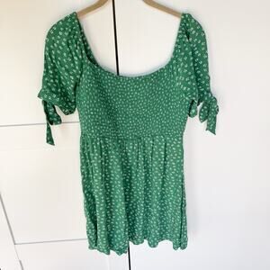 American Eagle Outfitters SMALL Green Floral‎ mini dress. Bow Sleeve